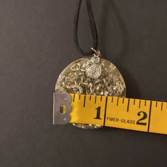Orgonite Crow Round Pendant Necklace - Picture 4 of 4